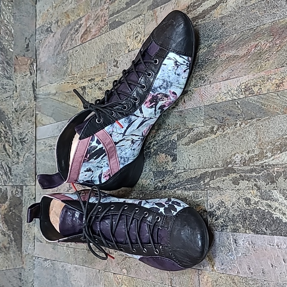 Think! Purple Floral Print Lace-Up Ankle Boots